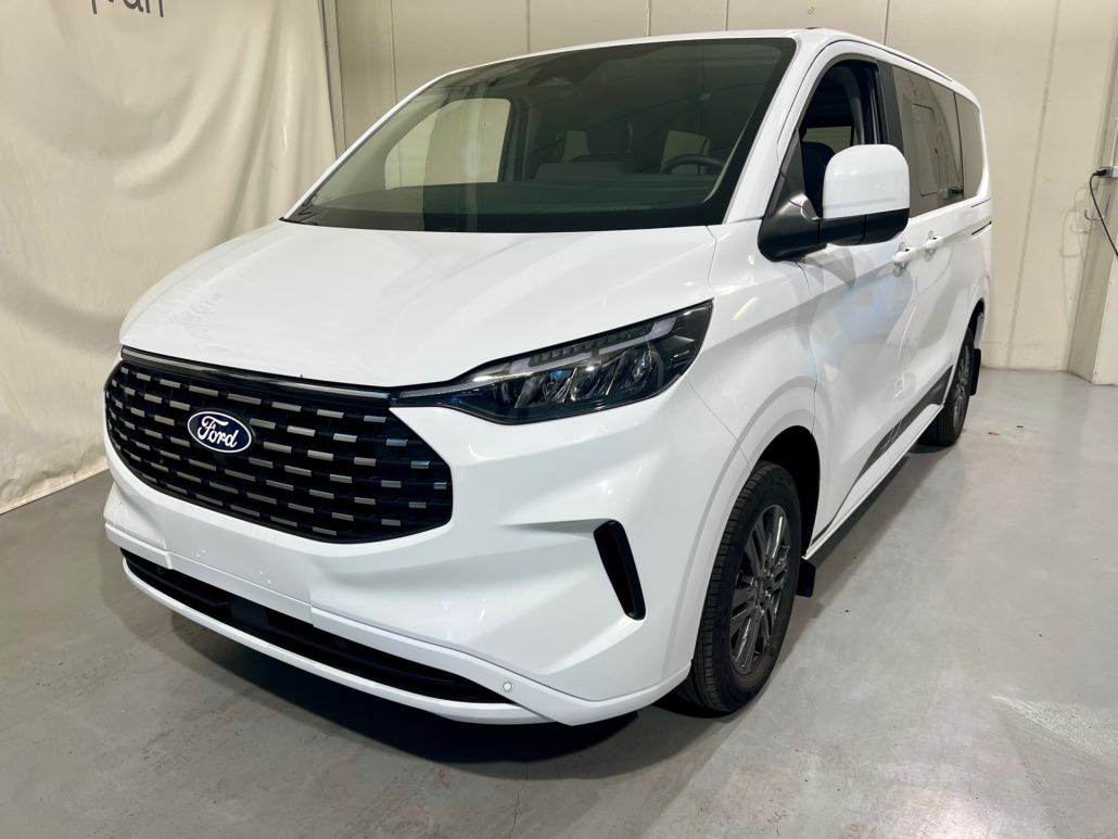 FORD TOURNEO CUSTOM TITANIUM