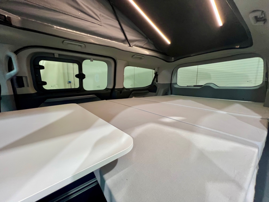 CAMPER FORD CUSTOM TITANIUM CAT VAN VIC