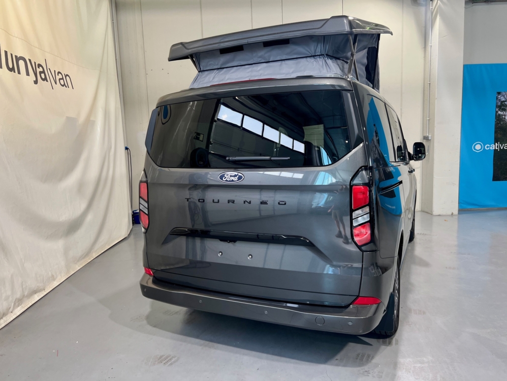 CAMPER FORD CUSTOM TITANIUM CAT VAN VIC