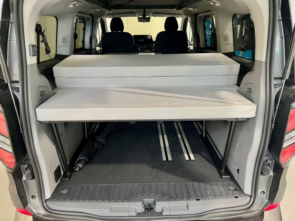 CAMPER FORD CUSTOM TITANIUM CAT VAN VIC