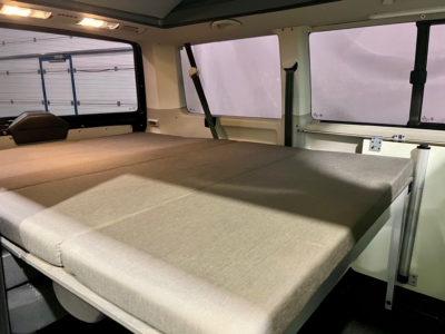 2298 VW CARAVELLE VIC 150 DSG NEGRA